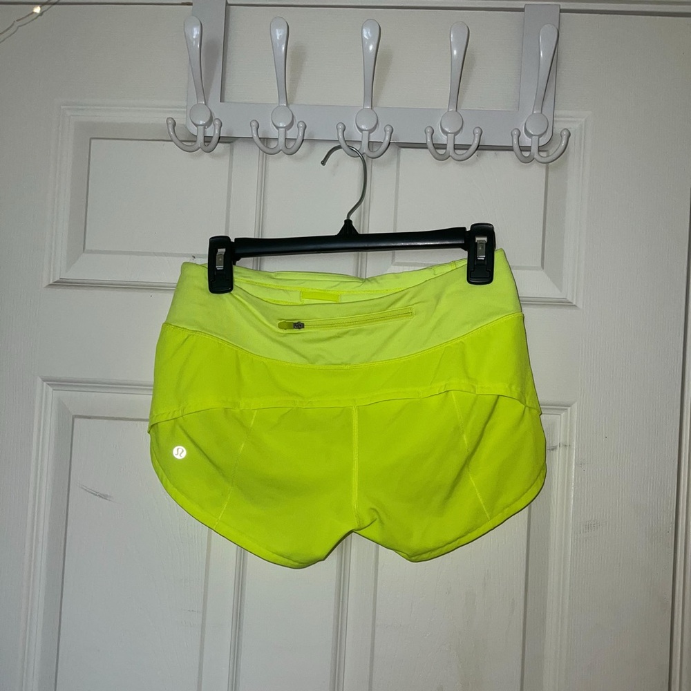 lululemon size 4 low rise speed ups 2.5” inseam in highlight yellow